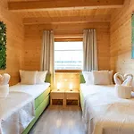Wellness-chalet Am Badesee Fuer Bis Zu 10 Personen