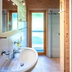 Wellness-chalet Am Badesee Fuer Bis Zu 10 Personen