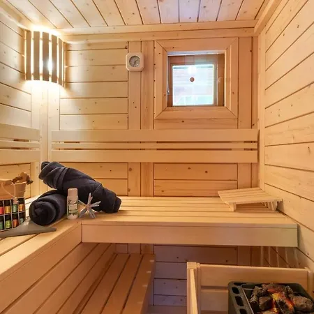 Villa Wellness-chalet Am Badesee Fuer Bis Zu 10 Personen