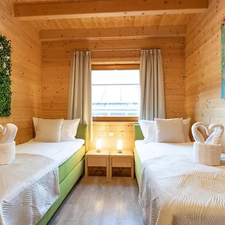 Wellness-chalet Am Badesee Fuer Bis Zu 10 Personen