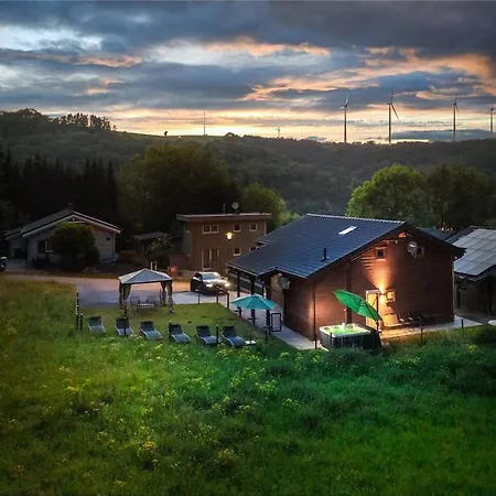 Wellness-chalet Am Badesee Fuer Bis Zu 10 Personen Villa