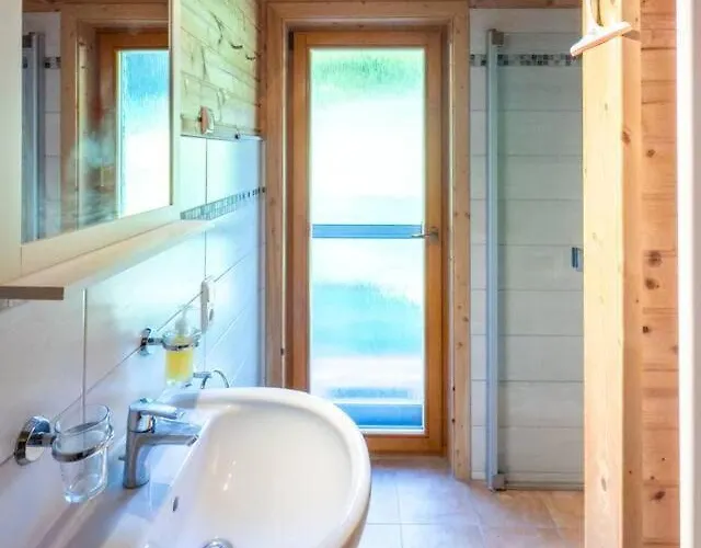 Wellness-chalet Am Badesee Für Bis Zu 10 Personen