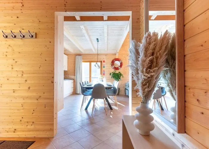 Wellness-chalet Am Badesee Fuer Bis Zu 10 Personen ヴィラ